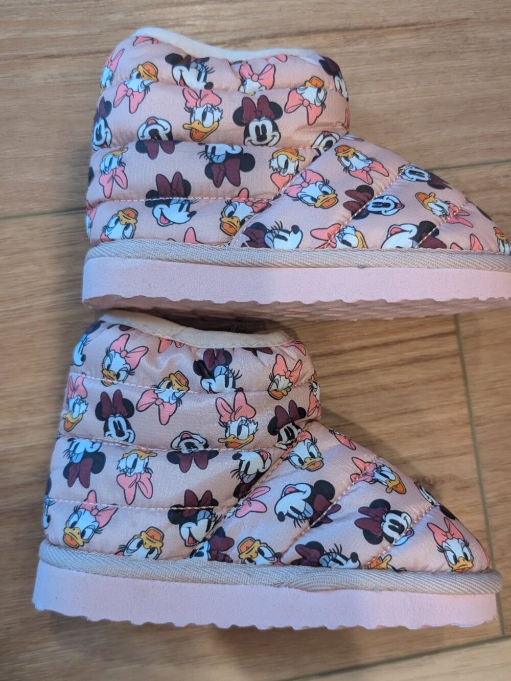NWOT Disney Minnie Mouse Daisy Duck Pink sherpa lined boots, toddler size 8